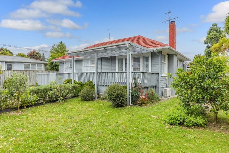 Photo of property in 1/88 Tirimoana Road, Te Atatu South, Auckland, 0602
