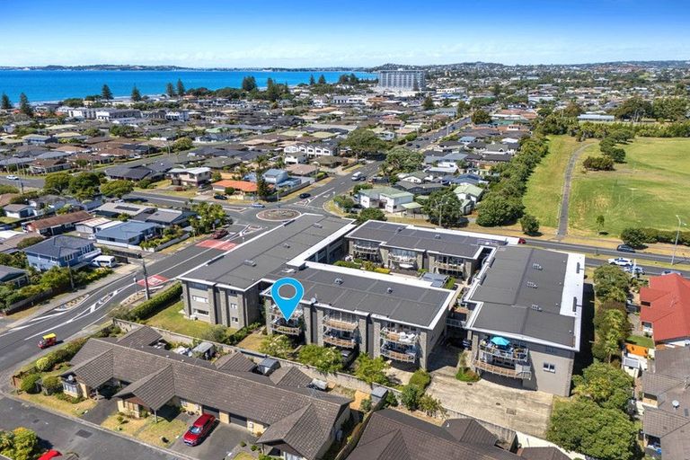 Photo of property in 206/252 Centreway Road, Orewa, 0931