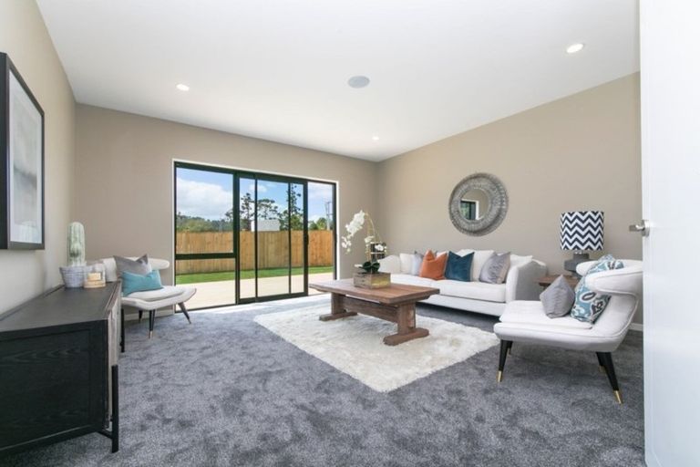 Photo of property in 1 Duchess Way, Riverhead, 0820