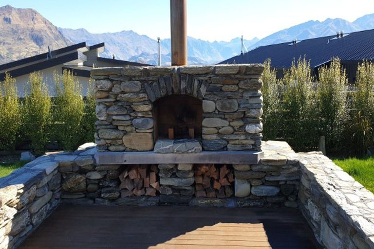 Photo of property in 6 Clutha Place, Wanaka, 9305