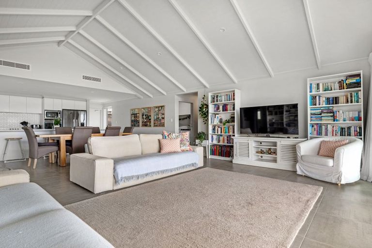 Photo of property in 18 Kaipara Lake Road, South Head, Helensville, 0874