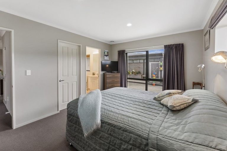 Photo of property in 15 Percy Kinsman Crescent, Riverstone Terraces, Upper Hutt, 5018