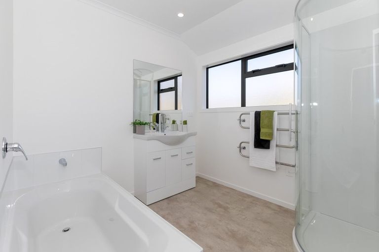 Photo of property in 8 Bosun Place, Te Atatu Peninsula, Auckland, 0610