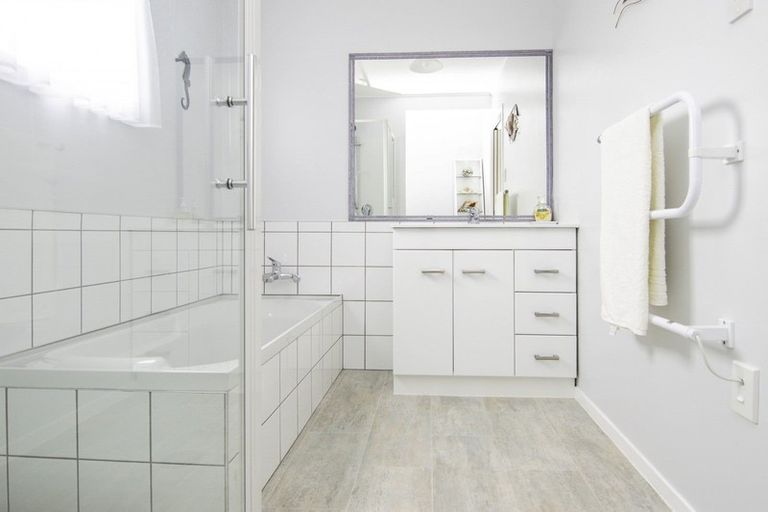 Photo of property in 68 Pencarrow Street, Highbury, Palmerston North, 4412