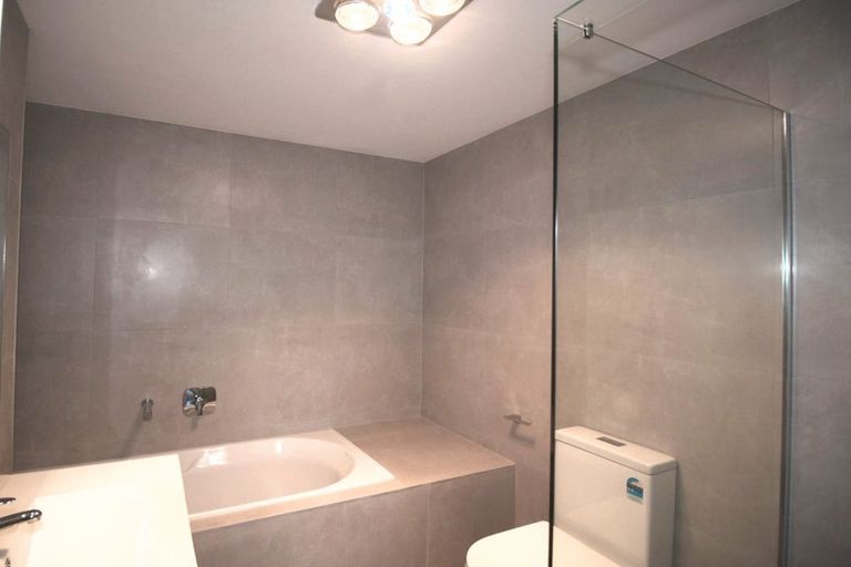 Photo of property in 9d Gulf Crest, Bucklands Beach, Auckland, 2012