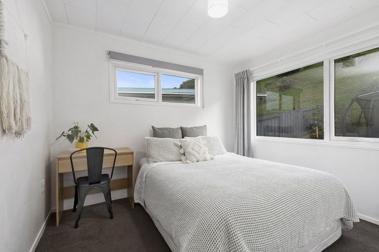 Photo of property in 70 Fyvie Avenue, Tawa, Wellington, 5028