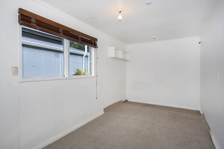Photo of property in 1 Whimp Avenue, Onerahi, Whangarei, 0110