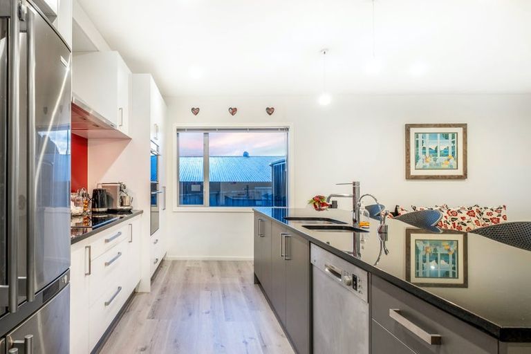 Photo of property in 98 Aotea Drive, Aotea, Porirua, 5024