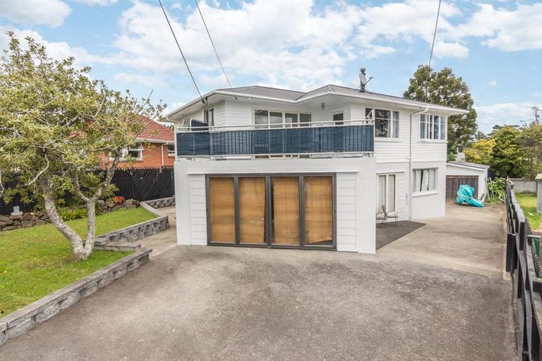 Photo of property in 6 Glen Marine Parade, Glendene, Auckland, 0602