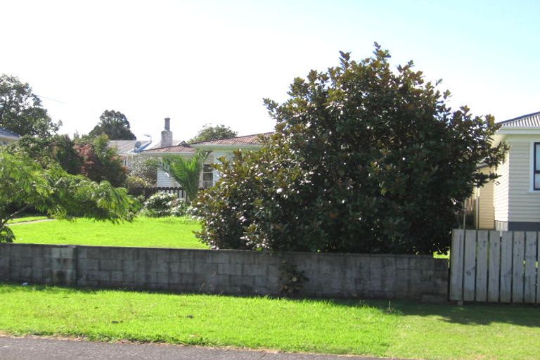 Photo of property in 9a Waione Avenue, Te Atatu Peninsula, Auckland, 0610
