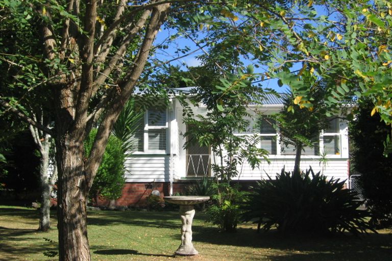 Photo of property in 27 Karaka Street, New Lynn, Auckland, 0600