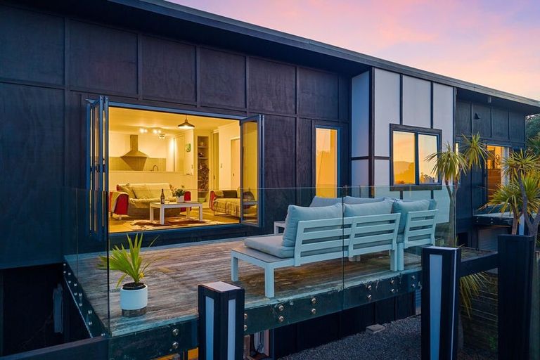 Photo of property in 2a Otaihanga Road, Paraparaumu Beach, Paraparaumu, 5032