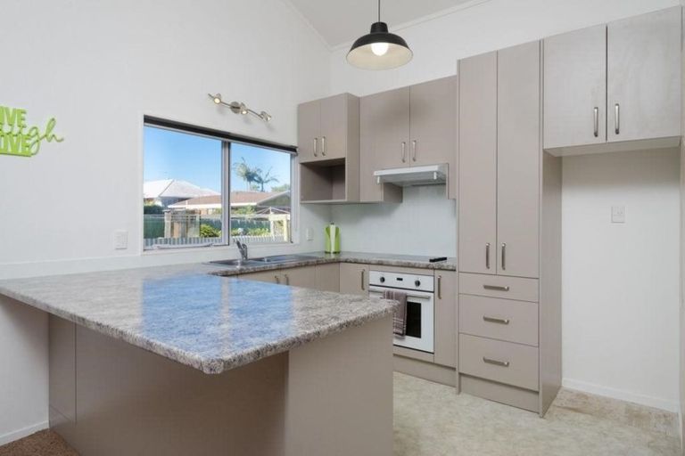 Photo of property in 204b Edmonton Road, Te Atatu South, Auckland, 0610