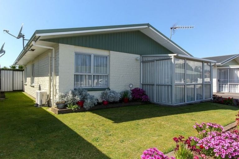 Photo of property in 2/246 Courtenay Street, Strandon, New Plymouth, 4312