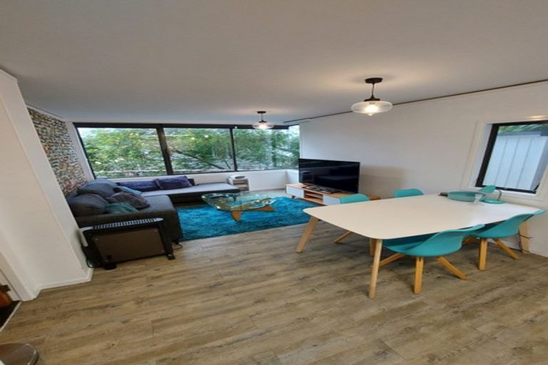 Photo of property in 2/2 Oriental Terrace, Mount Victoria, Wellington, 6011