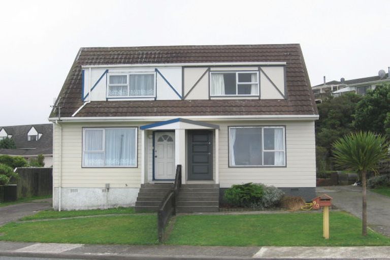 Photo of property in 9b Ladbrooke Drive, Newlands, Wellington, 6037