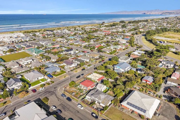 Photo of property in 2/7 Collingwood Street, New Brighton, Christchurch, 8061