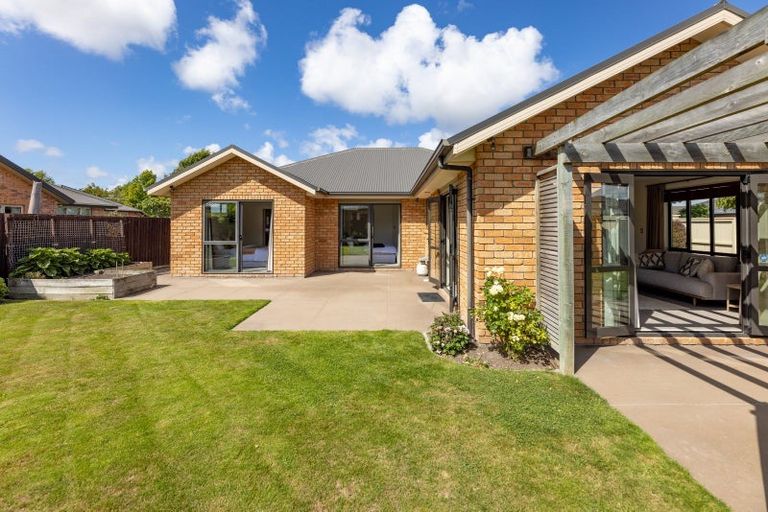 Photo of property in 15 Coolspring Way, Redwood, Christchurch, 8051