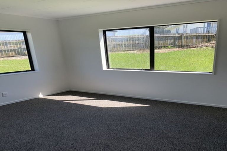 Photo of property in 75 Trias Road, Totara Vale, Auckland, 0629