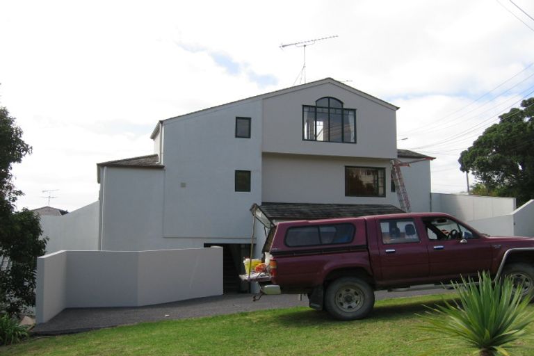 Photo of property in 2/67 Beach Road, Castor Bay, Auckland, 0620