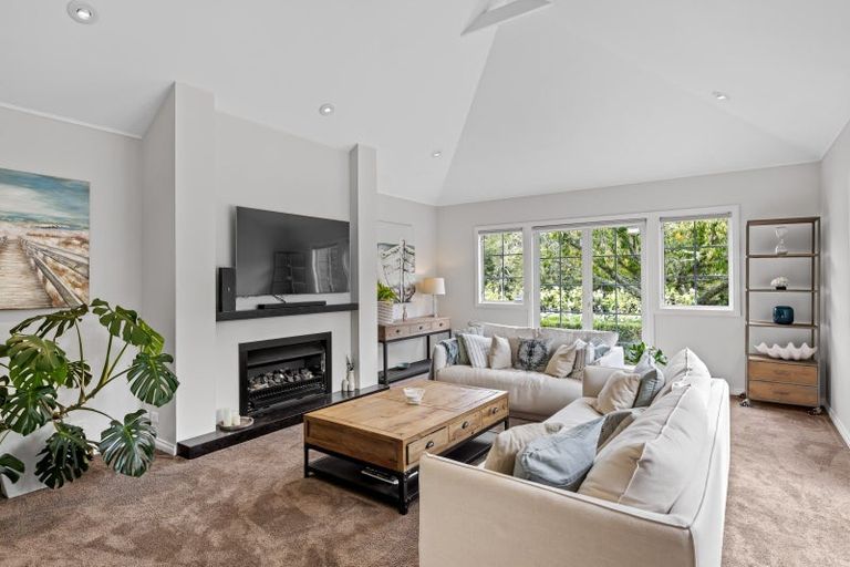 Photo of property in 45 Hardens Lane, Paremoremo, Auckland, 0632