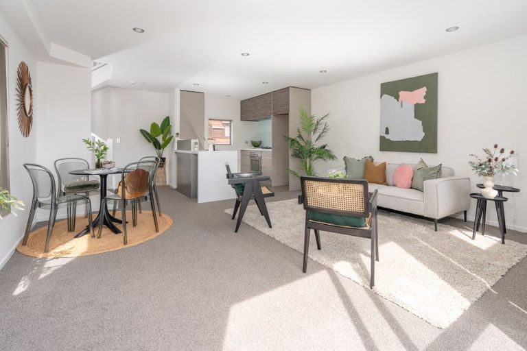 Photo of property in 1/12 Agra Crescent, Khandallah, Wellington, 6035