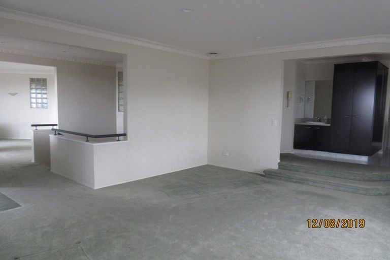 Photo of property in 56 Ribbonwood Crescent, Goodwood Heights, Auckland, 2105