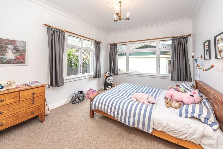Photo of property in 6 Taranaki Street, Saint Johns Hill, Whanganui, 4501
