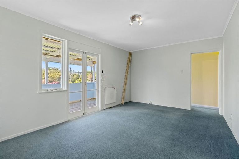 Photo of property in 11 Sarona Avenue, Glen Eden, Auckland, 0602