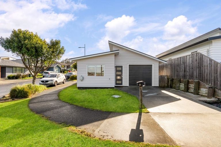 Photo of property in 8 Reserva Crescent, Kumeu, 0810