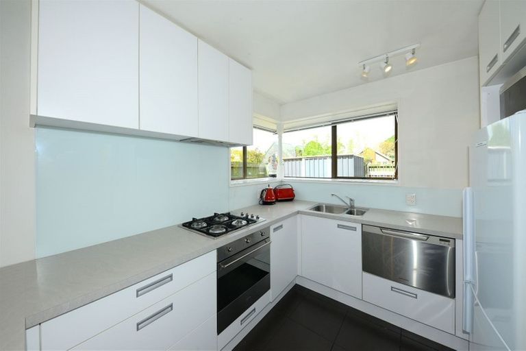 Photo of property in 2/11 Rubens Place, Burnside, Christchurch, 8053