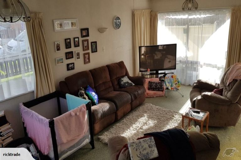 Photo of property in 1/5 Grove Road, Papakura, 2110