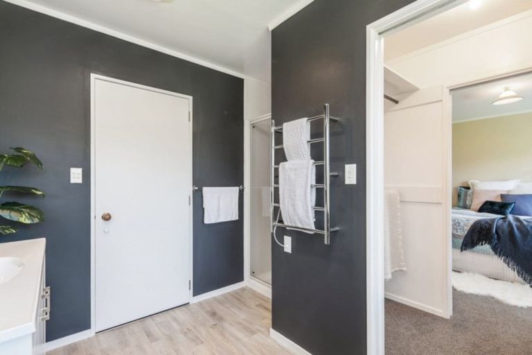 Photo of property in 1 Halcione Close, Flagstaff, Hamilton, 3210