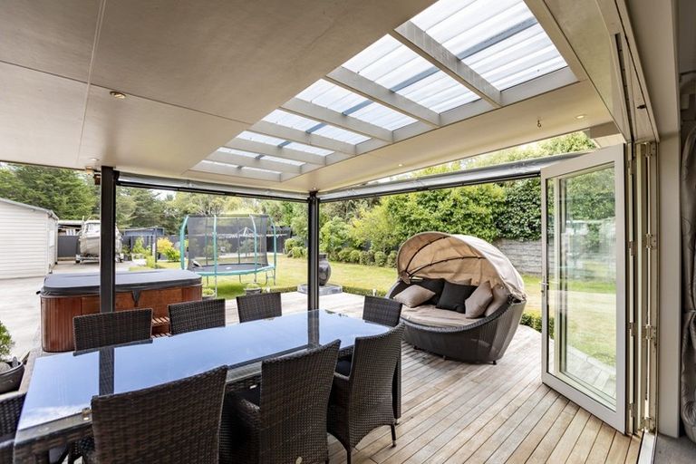 Photo of property in 16 Abbotsford Road, Waipawa, 4210