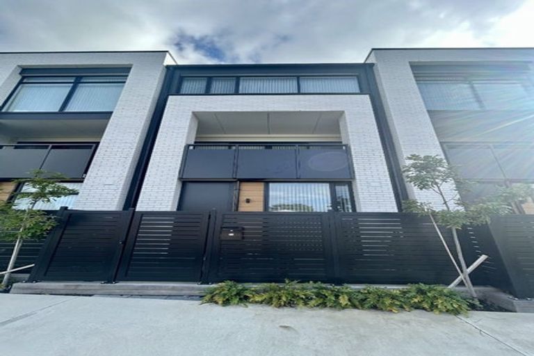 Photo of property in 15 Tiraumea Drive, Pakuranga, Auckland, 2010