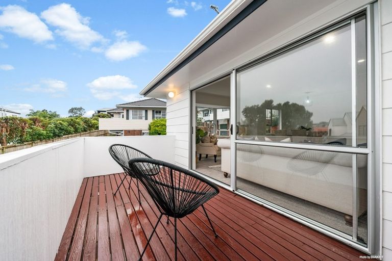 Photo of property in 1/9 Delisle Place, Windsor Park, Auckland, 0632