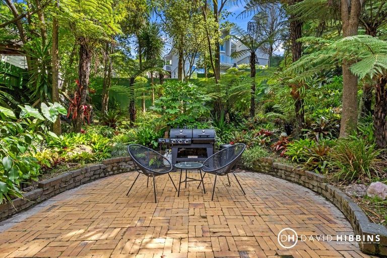 Photo of property in 9b Raymond Terrace, Northcote, Auckland, 0627