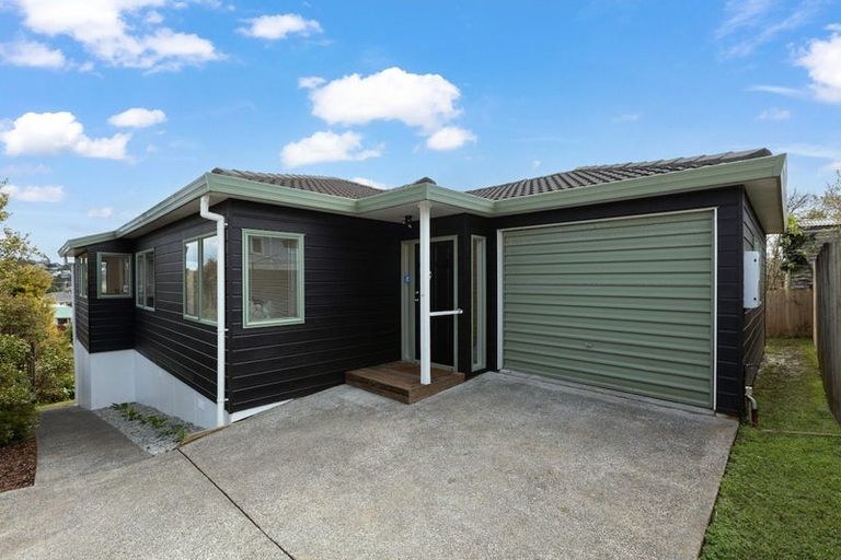 Photo of property in 1/12 Sunnyfield Crescent, Glenfield, Auckland, 0629