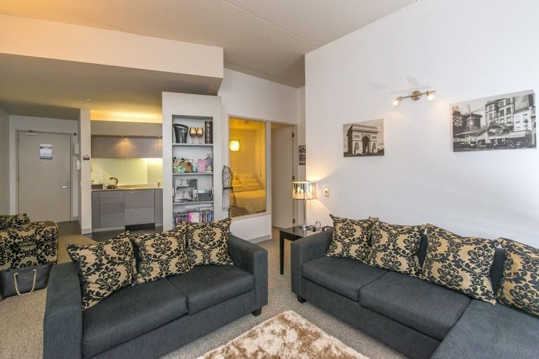 Photo of property in Gerondis Bldg Apartments, 411/60 Willis Street, Wellington Central, Wellington, 6011