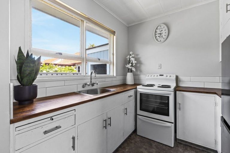 Photo of property in 2/6 Russell Road, Marewa, Napier, 4110