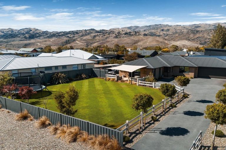 Photo of property in 78 Stratford Drive, Mount Pisa, Cromwell, 9383