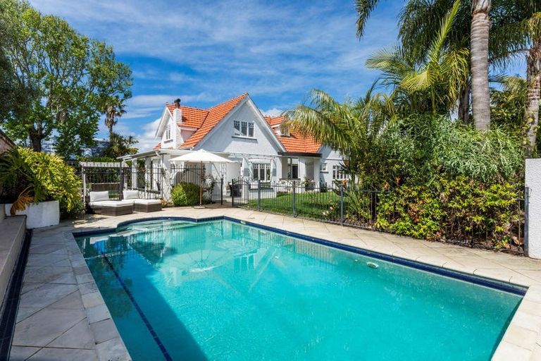 Photo of property in 1 Ascot Avenue, Narrow Neck, Auckland, 0624