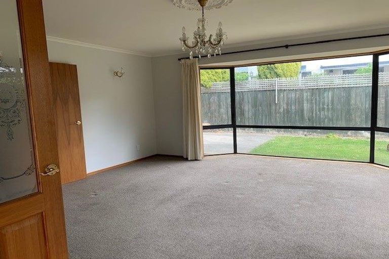 Photo of property in 294 Memorial Avenue, Burnside, Christchurch, 8053