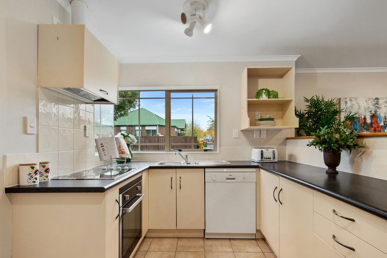 Photo of property in 7 Hibernian Drive, Ranui, Auckland, 0612