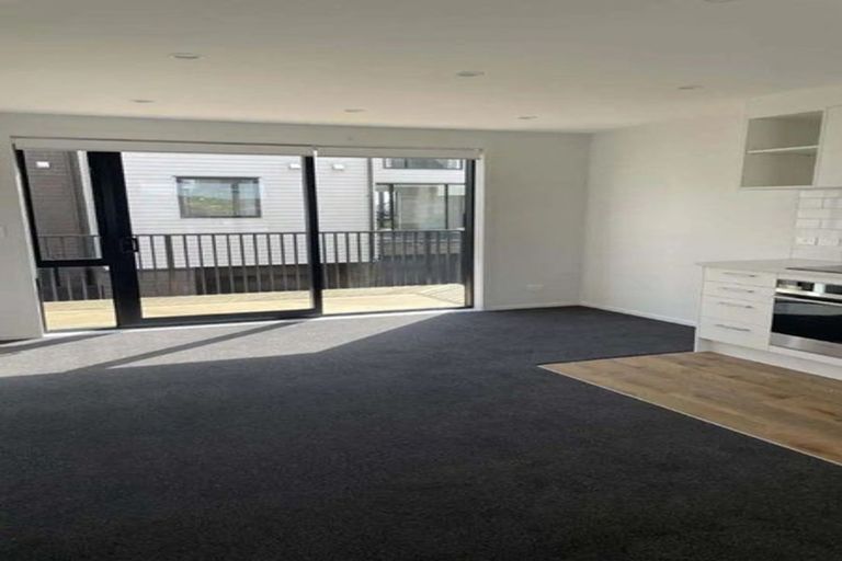 Photo of property in 12/1 Fruitvale Road, New Lynn, Auckland, 0600