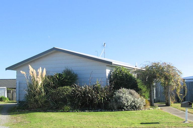Photo of property in 8 Dennis Taylor Court, Paraparaumu, 5032