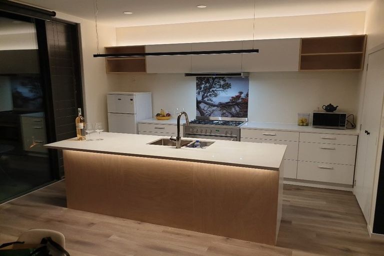 Photo of property in 20 De Val Drive, Titirangi, Auckland, 0604