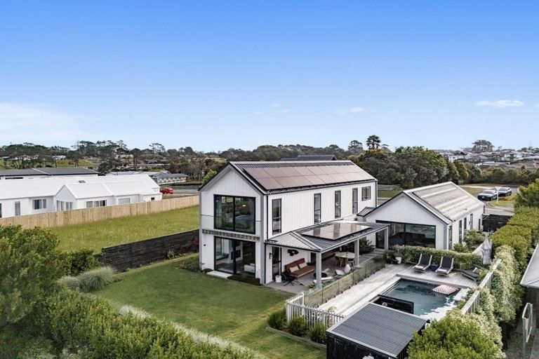 Photo of property in 17 Dinning Road, Riverhead, 0820