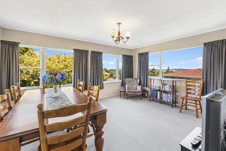 Photo of property in 23 Ellesmere Crescent, Pakuranga Heights, Auckland, 2010