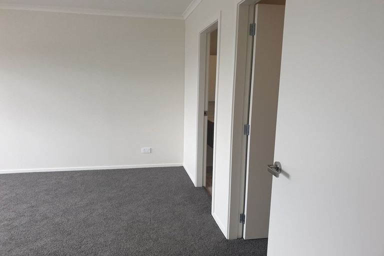 Photo of property in 27 Karearea Avenue, Kenepuru, Porirua, 5022